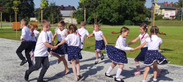 b_1024_768_0_00_images_2023_2024_WYDARZENIA_CZYTANIE_376559551_633703955591652_5763045918778763389_n